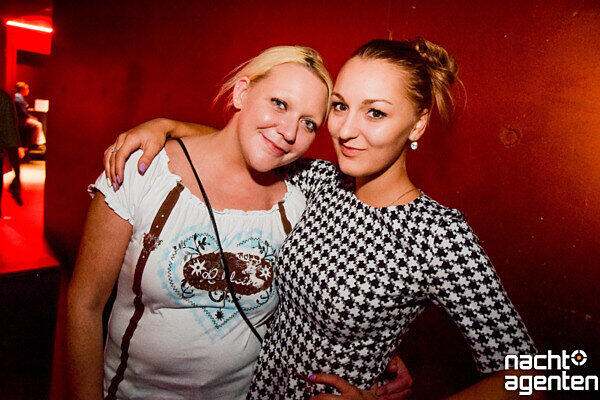Zur Wiesn machen die Münchner im Neuraum nonstop Party.