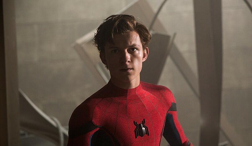 Das Spider-Man-Kostüm habe beim letzten Avengers-Film noch etwas schlaff gesessen, so Holland.