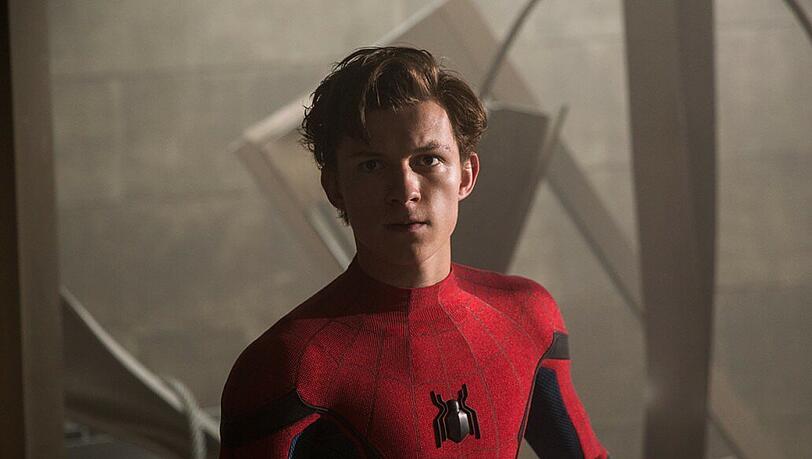 Das Spider-Man-Kostüm habe beim letzten Avengers-Film noch etwas schlaff gesessen, so Holland.