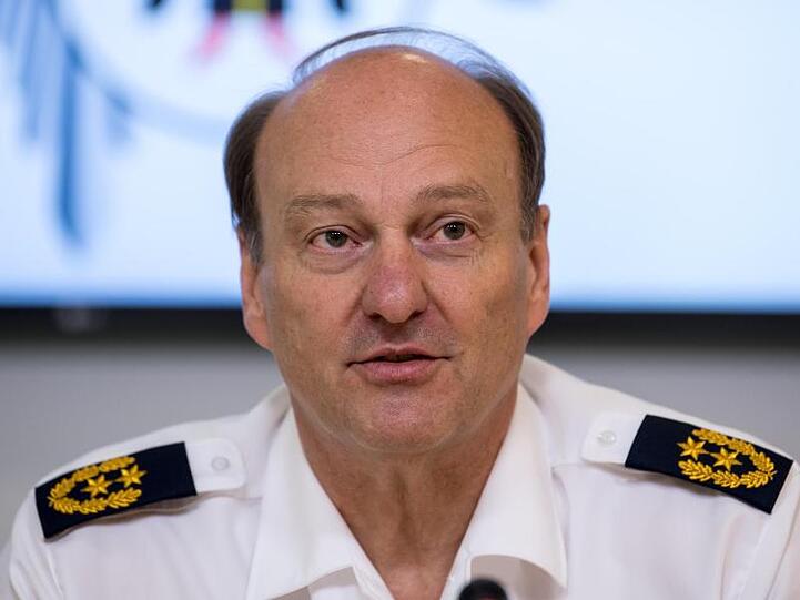 Hubertus Andrä, Polizeipräsident von München, nimmt an einer Pressekonferenz teil. Foto: Sven Hoppe/dpa/Archivbild