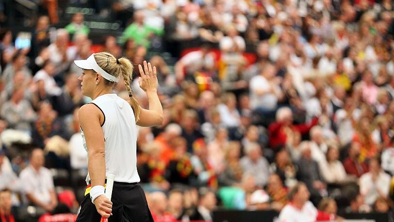"Der Tank ist leer, sie hat alles versucht und braucht jetzt erst einmal eine längere Pause", sagte Bundestrainerin Barbara Rittner über Angelique Kerber. "Der Tank ist leer, sie hat alles versucht und braucht jetzt erst einmal eine längere Pause", sagte Bundestrainerin Barbara Rittner über Angelique Kerber.