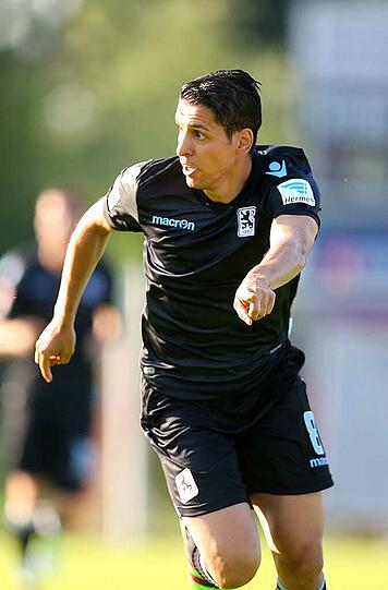 Am Freitagabend fand das Testspiel zwischen dem TSV 1860 und dem FC Basel statt. Sascha Mölders rettete den Löwen durch ein Tor in den letzten Minuten das 1:1-Unentschieden. Die Bilder.