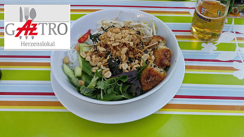 Lecker: Der vietnamesische Reisnudelsalat mit Rindfleisch in Betelblättern.