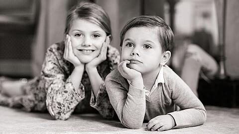 Geburtstagskind Prinz Oscar (r.) und seine große Schwester Estelle.