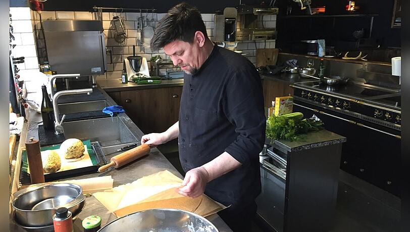Tim Mälzer muss in der neuen Staffel "Kitchen Impossible" in Heidelberg sein Können unter Beweis stellen.