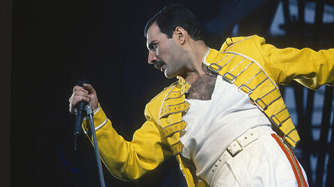 Der charismatische Freddie Mercury 1986 auf einem Konzert. Bis heute fasziniert der verstorbene Queen-Sänger seine Fans.