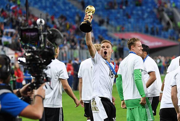 2017 holte Joshua Kimmich mit der Nationalmannschaft den Confed Cup. 2017 holte Joshua Kimmich mit der Nationalmannschaft den Confed Cup.