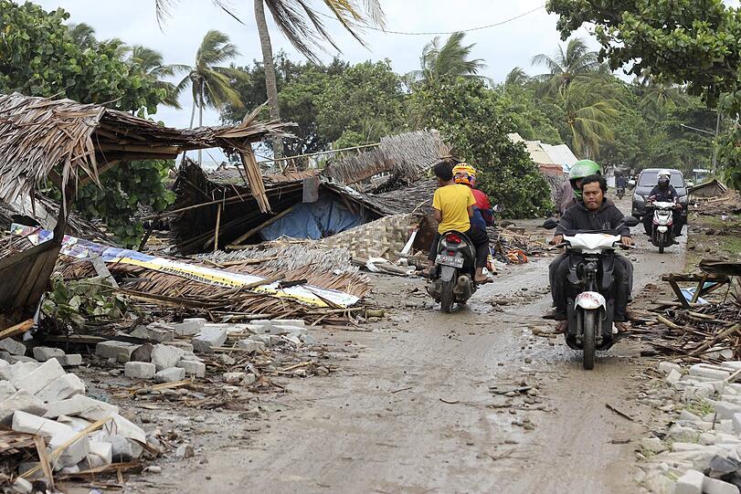 Eine Tsunami-Katastrophe auf den indonesischen Inseln Sumatra und Java hat viele Menschen das Leben gekostet und schwere Schäden angerichtet.