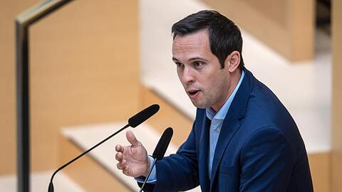 Martin Hagen, Vorsitzender der FDP-Landtagsfraktion, spricht bei der 21. Sitzung des bayerischen Landtags. Foto: Sina Schuldt