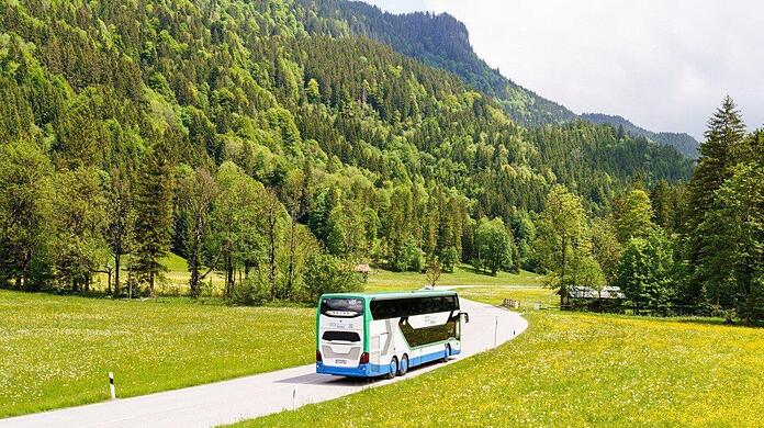 Jeden Samstag und Sonntag können Münchner mit dem Bergbus in beliebte Ausflugsziele kommen. Zahlen müssen sie dafür nur den MVV-Tarif. Auch das Deutschlandticket gilt.