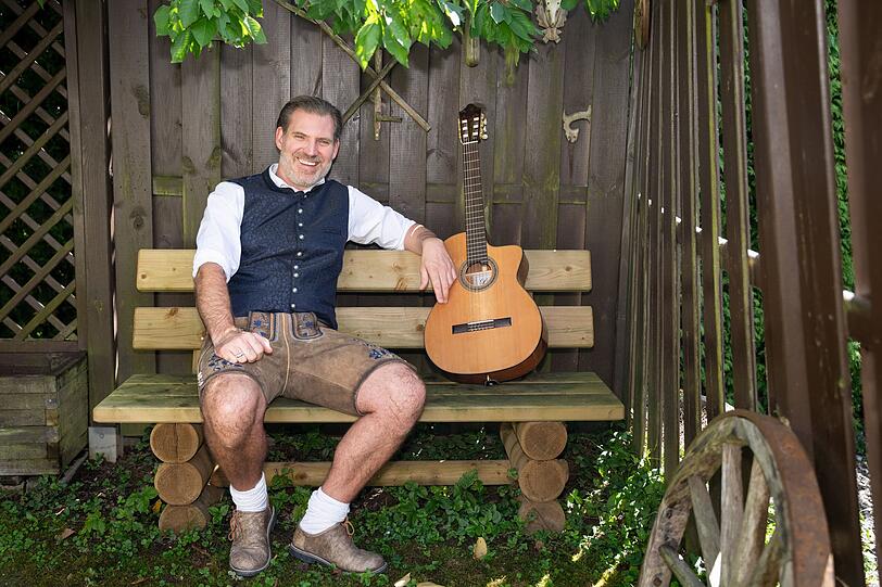 Thomas Mayer stammt aus dem Landkreis Straubing-Bogen, hat sich aber ein "Hoch-Niederbairisch" antrainiert.