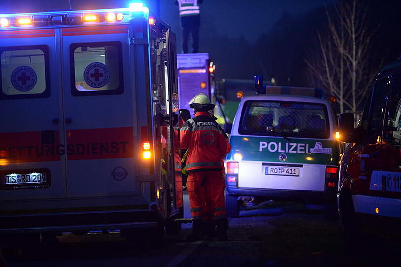 Ein Audi-Fahrer geriet auf der Bundesstraße bei Marquartstein auf die Gegenfahrbahn. Es kam zum Frontalzusammenstoß.