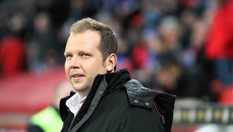 Kommentiert seit 2012 wieder Fußball auf Sky: Wolff-Christoph Fuss. Kommentiert seit 2012 wieder Fußball auf Sky: Wolff-Christoph Fuss.