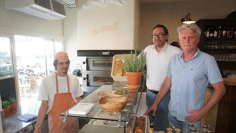 Werner Ostheimer und Ralf Hannemann (rechts) betreiben mehrere Lokale zusammen – jetzt auch das Siamo. Foto: Daniel von Loeper Werner Ostheimer und Ralf Hannemann (rechts) betreiben mehrere Lokale zusammen – jetzt auch das Siamo. Foto: Daniel von Loeper