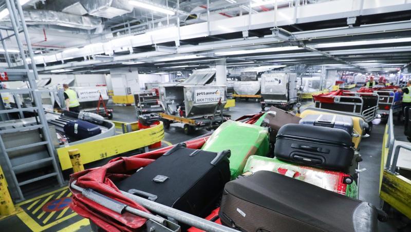 Gepäckabfertigung am Flughafen Hamburg. Gepäckabfertigung am Flughafen Hamburg.