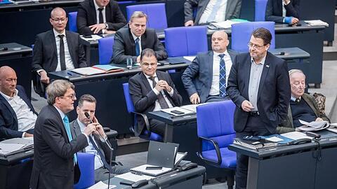 Zuletzt saß die AfD vom Platz des Bundestagspräsidenten aus gesehen ganz rechts, daneben die FDP - doch das wollen die Liberalen ändern. "Weil wir uns als Kraft der politischen Mitte sehen", wie es heißt. (Archivbild).
