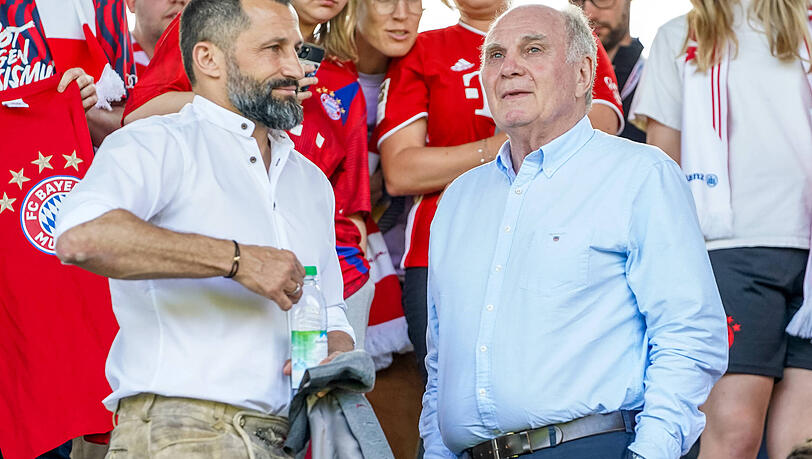 Schauten sich zusammen das Saisonfinale der Damen des FC Bayern an: Hasan Salihamidzic und Uli Hoeneß.