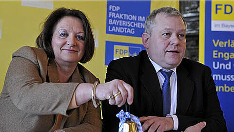 Sabine Leutheusser-Schnarrenberger und Thomas Hacker leuten einen neuen Kurs für die FPD ein.
