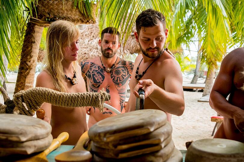 Alltag auf der Insel der Versuchung. (v.l.) Marlena, Ex-Tennis Profi Daniel Köllerer, Kushtrim, Jesse