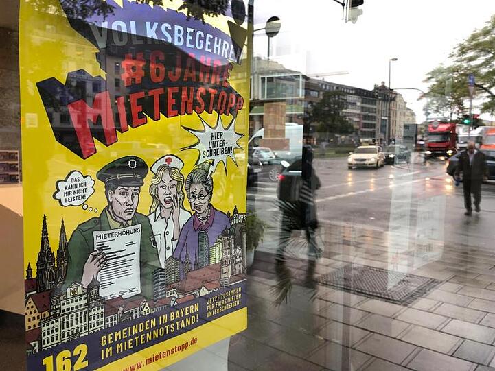 Ein Plakat wirbt für Eintrag in eine Unterschriftenliste. Foto: Jennifer Weese/dpa/Archivbild