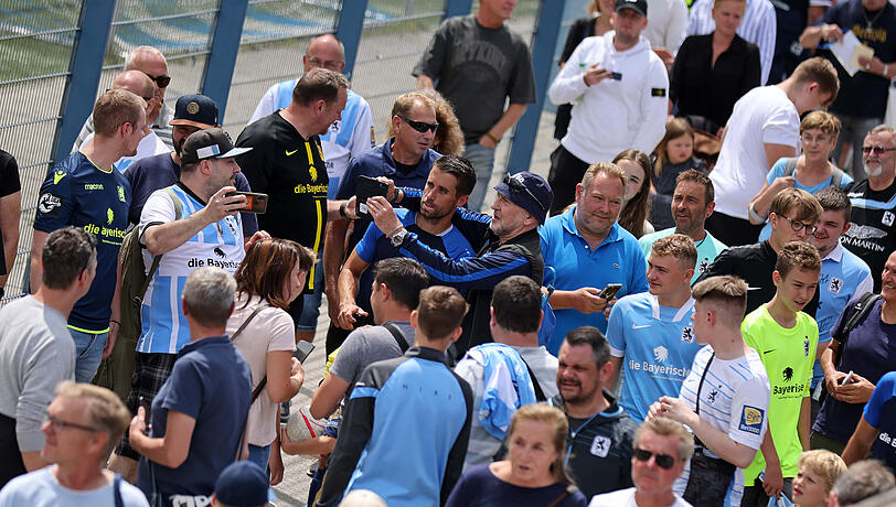 Umringt von Fans: Stefan Lex.