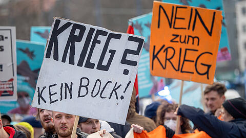 Jährlich ruft die Antisiko in der Nähe des Hotels Bayerischer Hof zum Protest gegen die Münchner Sicherheitskonferenz auf.
