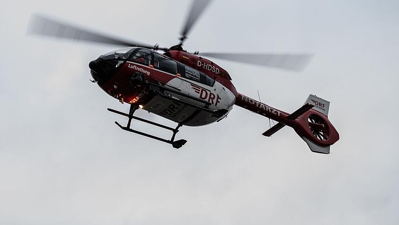Schwer verletzt: Ein Rettungshubschrauber flog den 35-Jährigen ins Krankenhaus. (Symbolbild)