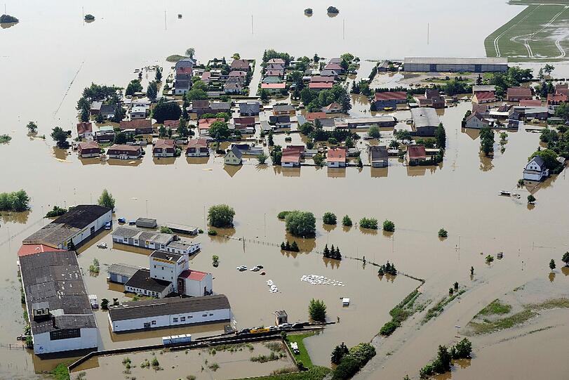 Deichbruch bei Fischbeck in Sachsen-Anhalt - Aktuelle Bilder vom Hochwasser