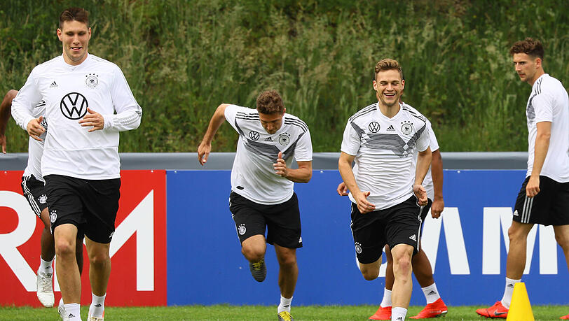Kollegen beim FC Bayern und im DFB-Team: Niklas Süle (li.) und Joshua Kimmich. Kollegen beim FC Bayern und im DFB-Team: Niklas Süle (li.) und Joshua Kimmich.