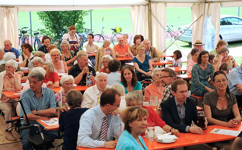 Senioren-Modenschau beim Jubiläumsfest in Berg am Laim.