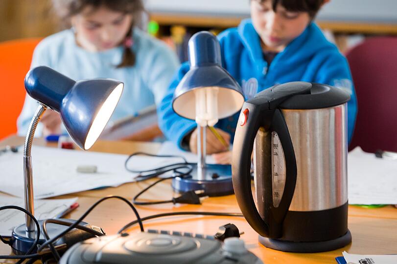 Beim Projekt "Deine Ernergieschule" erfahren die Lehrer alles über Engeriesparen und die Energiewende - und wie sie ihr neues Wissen an die Schüler weitergeben.