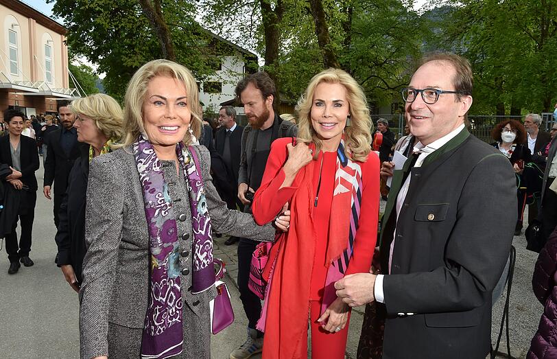Renate Thyssen-Henne mit Tochter Prinzessin Gabriele zu Leiningen und Alexander Dobrindt