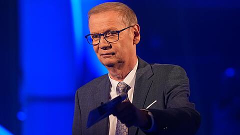 G&uuml;nther Jauch holt Alexander Zverev live ins "Wer wird Million&auml;r?"-Quizstudio.