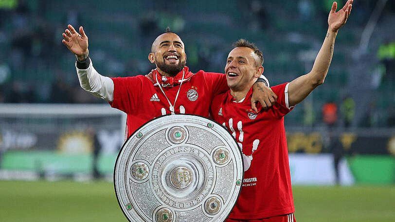 Dennoch können Arturo Vidal und Rafinha gar nicht genug von ihr bekommen.