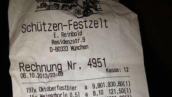 Der Wirt vom Schützenfestzelt, Edi Reinbold, vermutet einen Tippfehler: „Die Rechnung kann so nicht stimmen“, sagt er der AZ. Der Wirt vom Schützenfestzelt, Edi Reinbold, vermutet einen Tippfehler: „Die Rechnung kann so nicht stimmen“, sagt er der AZ.