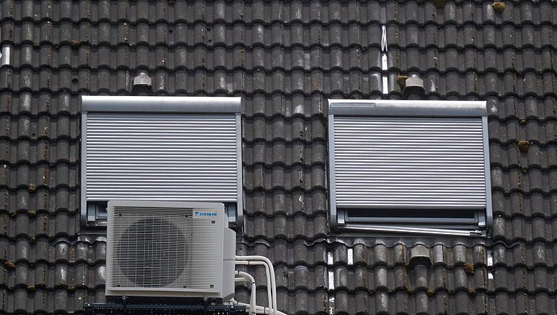 Klimaanlagen können die Temperaturen in Gebäuden deutlich senken. Klimaanlagen können die Temperaturen in Gebäuden deutlich senken.