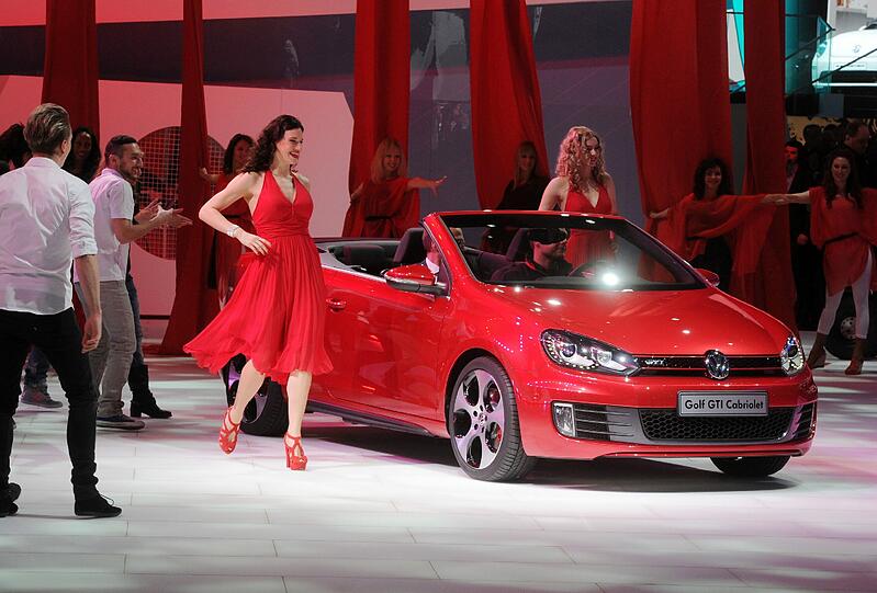 Ein besonderer Leckerbissen, garniert mit ebensolchen, ist das neue Golf GTI Cabrio.