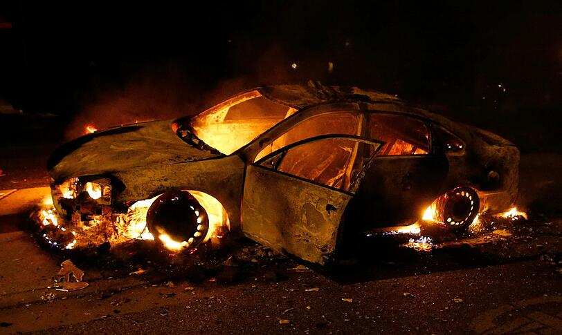 Ferguson steht in Flammen. Die Polizei geht mit Tränengas gegen die Demonstranten vor. Die Bilder aus Ferguson.