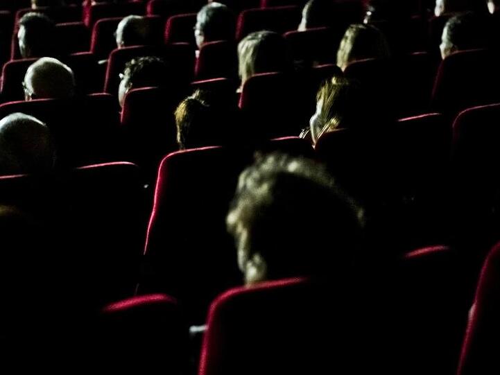 Im Kino.