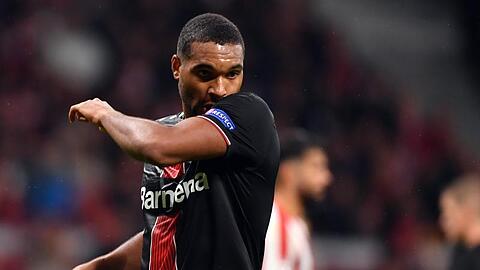 Mund abputzen, weitermachen: Leverkusens Jonathan Tah nach der Niederlage in Mardrid.