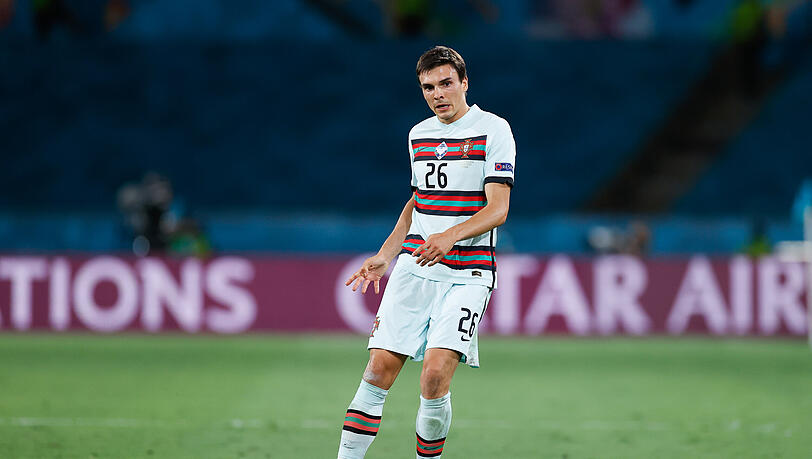 Musste nach dem Medizincheck wieder nach London reisen: Joao Palhinha. Musste nach dem Medizincheck wieder nach London reisen: Joao Palhinha.