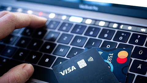 Der Kreditkartenanbieter Visa rollt ein neues Bezahlverfahren aus. (Archivbild)