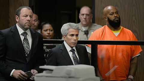Rapper Marion 'Suge' Knight muss weiter im Gefängnis bleiben. Der 49-Jährige soll einen Mann mit seinem Truck totgefahren haben.