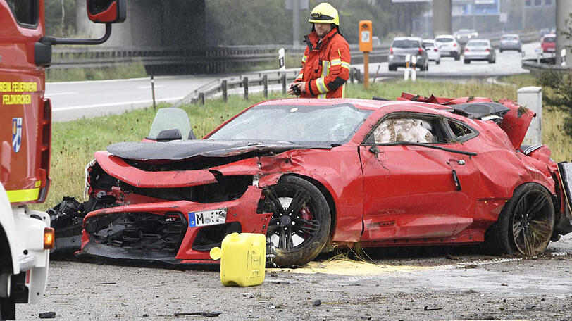 Bilder von der A94, auf der es am Sonntag zu einem Unfall mit einem 650-PS-Sportwagen gekommen ist. Die Bilder.