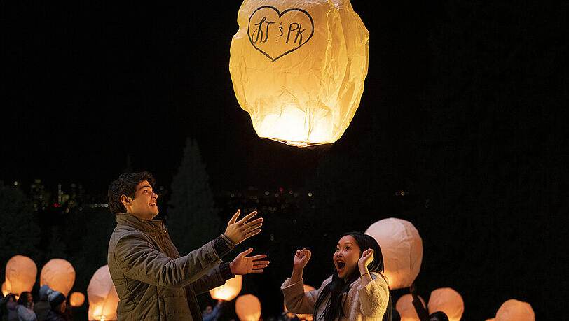 In "To All the Boys: P.S. I Still Love You" wird es romantisch zwischen Lara Jean (Lana Condor) und Peter (Noah Centineo). In "To All the Boys: P.S. I Still Love You" wird es romantisch zwischen Lara Jean (Lana Condor) und Peter (Noah Centineo).