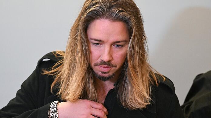 Sänger Gil Ofarim hat vor Gericht zugegeben, die Antisemitismus-Vorwürfe gegen einen Hotelmitarbeiter erfunden zu haben. Ist seine Karriere jetzt vorbei?
