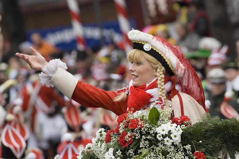 Karneval in Köln, Funkenmariechen