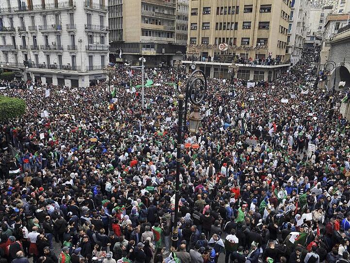 Die Proteste gegen Bouteflika hatten immer mehr enttäuschte und wütende Algerier auf die Straße getrieben.