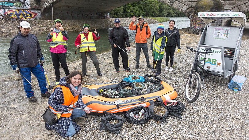 Fast 200 Kilo Müll - darunter auch zwei Schlauchboote - sammelten die Teilnehmer allein an dem kurzen Abschnitt der Isar. Fast 200 Kilo Müll - darunter auch zwei Schlauchboote - sammelten die Teilnehmer allein an dem kurzen Abschnitt der Isar.