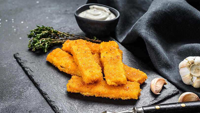 Fischst&auml;bchen lassen sich auch im Backofen zubereiten. (Symbolbild)